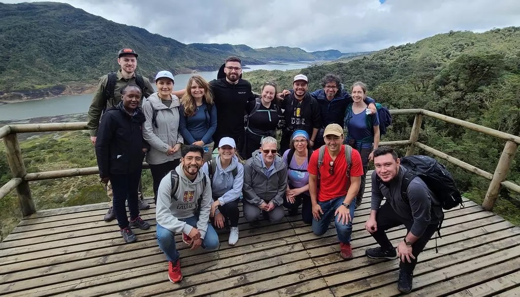 Durant leur séjour en Colombie, les étudiants et les professeurs de l'Université Laval ont notamment visité le parc national naturel de Chingaza, la principale source d'eau potable de la ville de Bogota située entre 3500 et 3800 mètres d'altitude. 